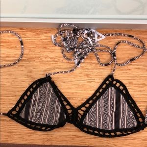 Acacia top size large